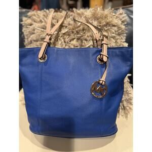 Michael Kors Women Jet Set in Blue Saffiano Leather Zip Tote Bag with Logo Charm